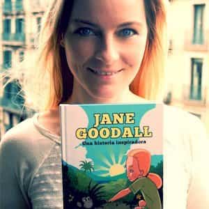 Sabrina Kraus con su libro "Jane Goodall, una historia inspiradora"