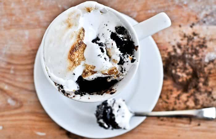 postre en taza: hecho con chocolate Postre en taza: de chocolate