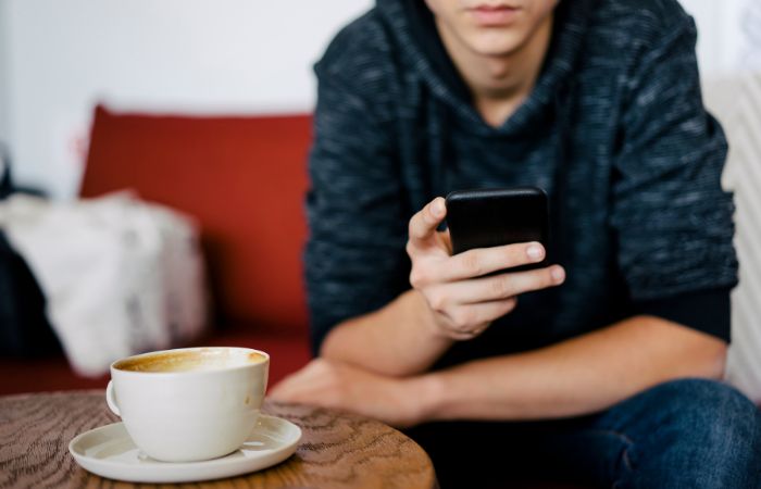 las redes sociales a veces influyen negativamente en la salud mental de los adolescentes las redes sociales pueden causar depresión en jóvenes y adolescentes