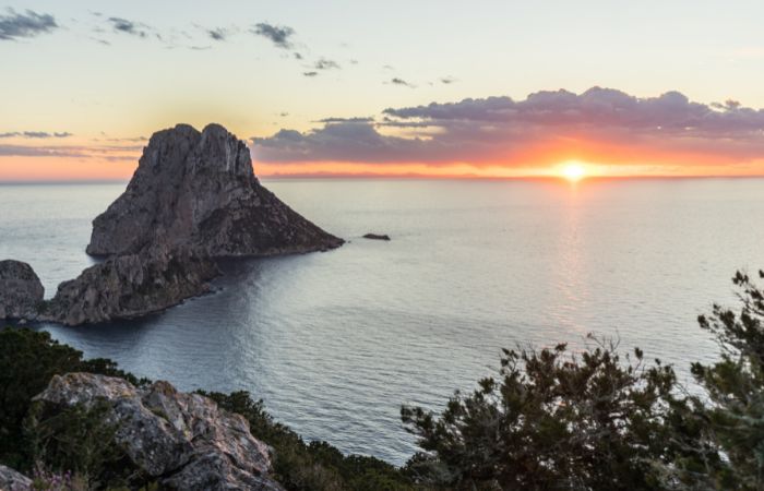 puestas de sol en Es Vedrá Es Vedrá, en Ibiza, al atardecer