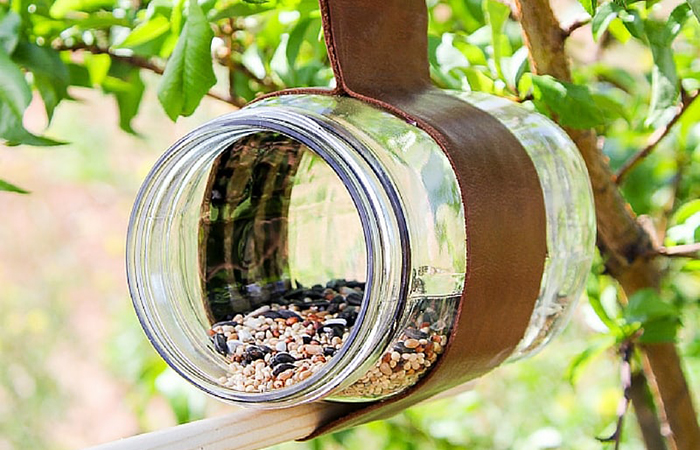 Cómo hacer un comedero de pájaros con un tarro de vidrio Comedero de pájaros con un tarro de vidrio