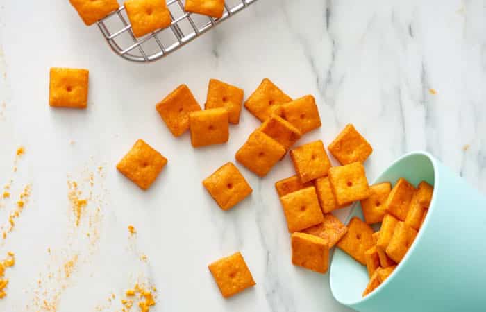 crackers-con-queso Snacks con queso: Crackers caseras
