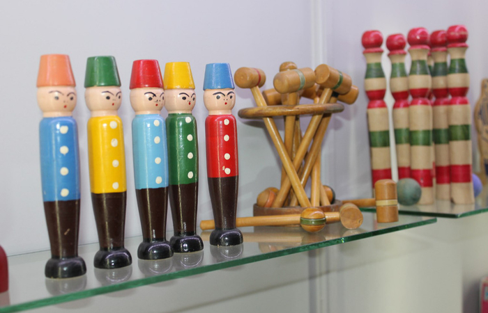 museo gallego del juguete bolos de madera en el museo gallego del juguete