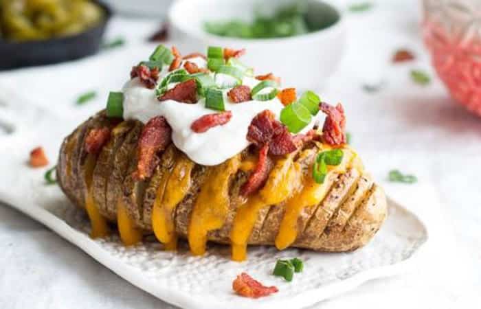 patatas-con-queso-y-beicon Snacks con queso: Patatas Hasselback con beicon