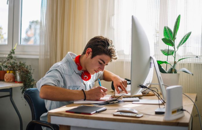 Prepararse para los exámenes con método y orden Exámenes: los estudiantes deben ser proactivos