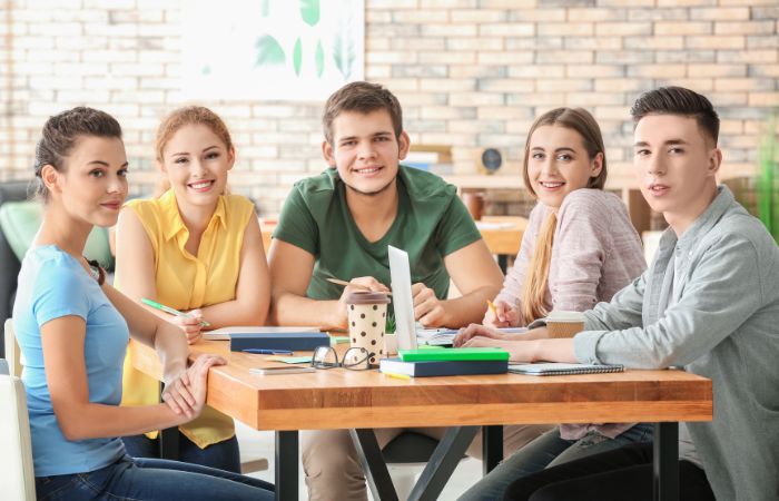 Tormenta de ideas, una técnica para repasar antes del examen Tormenta de ideas para repasar antes del examen
