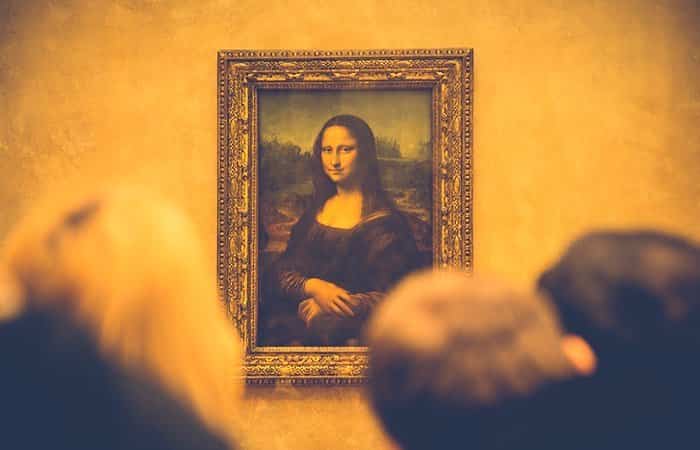 mona-lisa-MuseodelLouvre La Mona Lisa en el Museo del Louvre de Paris