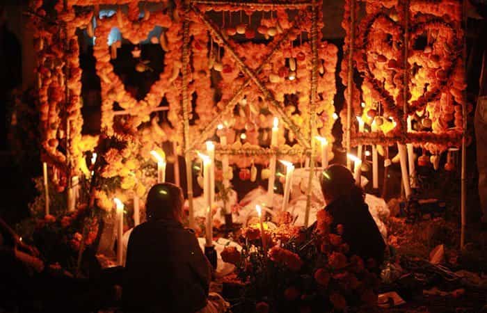 DiadeMuertos-Mexicano Altar en el Día de Muertos de México