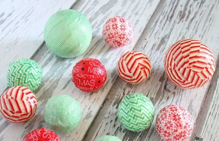bolas de Navidad con washi tape bolas de Navidad con washi tape