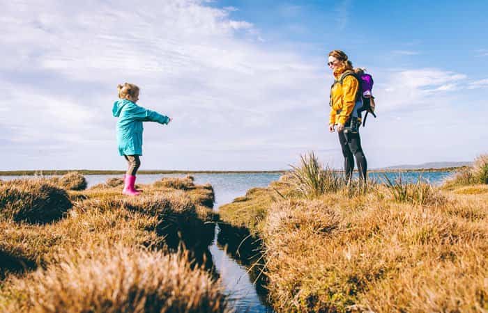 Entre los beneficios de viajar está el de fomentar la curiosidad en los niños