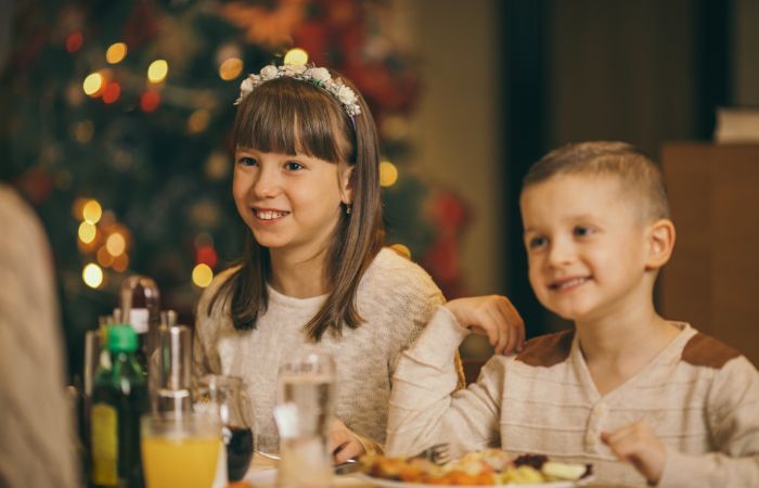Los niños en la cena de Nochevieja Anfitrión en Nochevieja: el menú de los niños