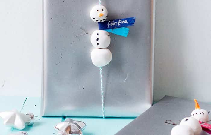 Envoltorio de Navidad con forma de muñeco de nieve Envoltorio de Navidad con forma de muñeco de nieve