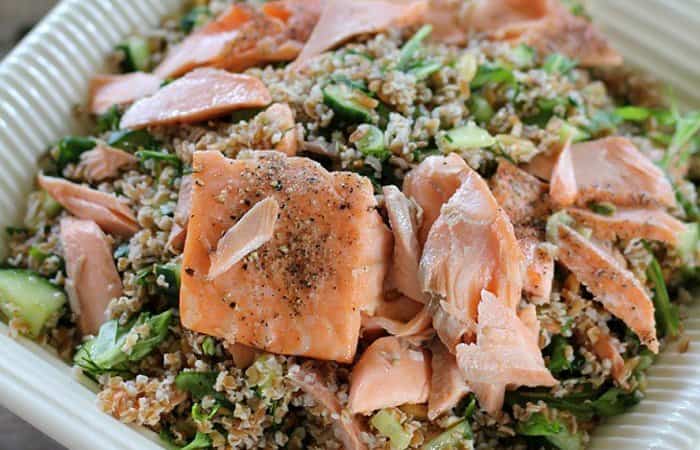 bulgur en ensalada con salmón bulgur en ensalada con salmón