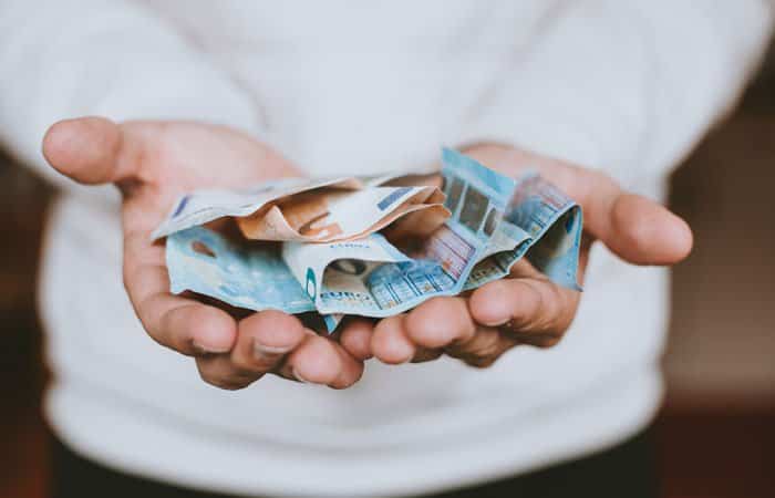 Cómo enseñar a los adolescentes a conseguir su propio dinero