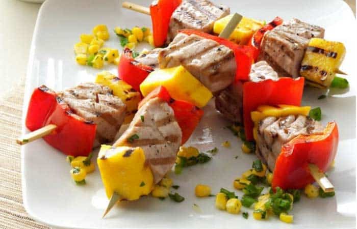 Pescado para niños, pinchos de atún a la pimienta Pescado para niños, pinchos de atún