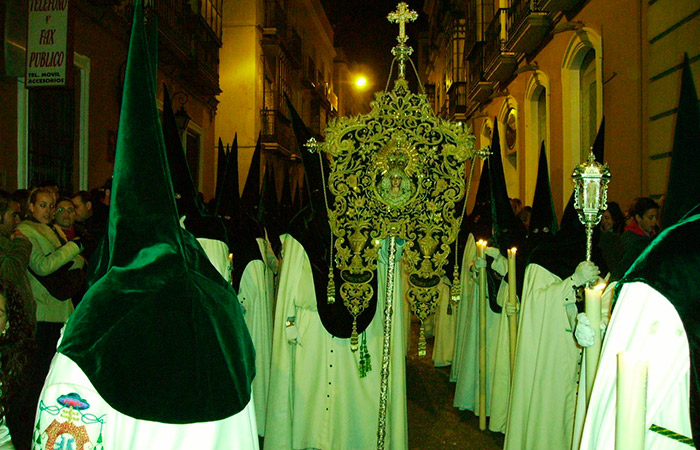 Procesión de la Madrugá, cofradía de la Macarena las procesiones más destacadas de España: la madrugá de Sevilla