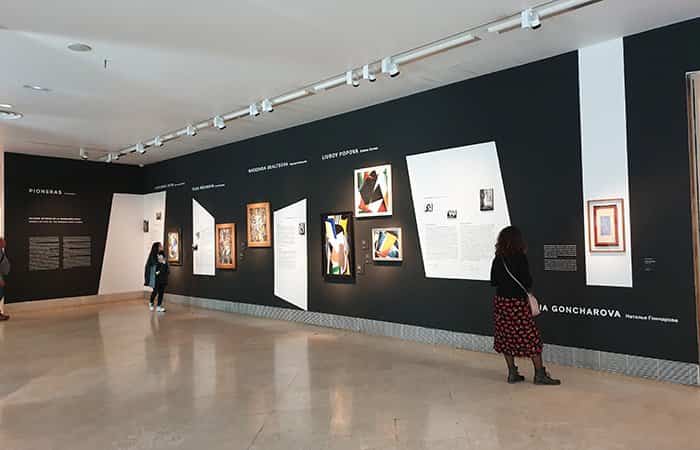 Pioneras. Mujeres artistas de la vanguardia rusa