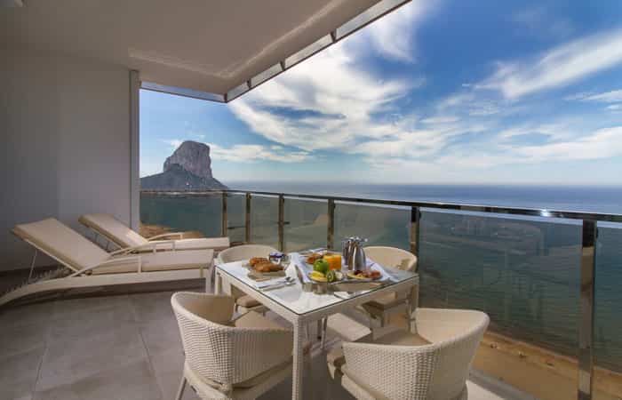 SUITOPÍA-terraza SUITOPÍA Sol y Mar Suites Hotel, en Calpe
