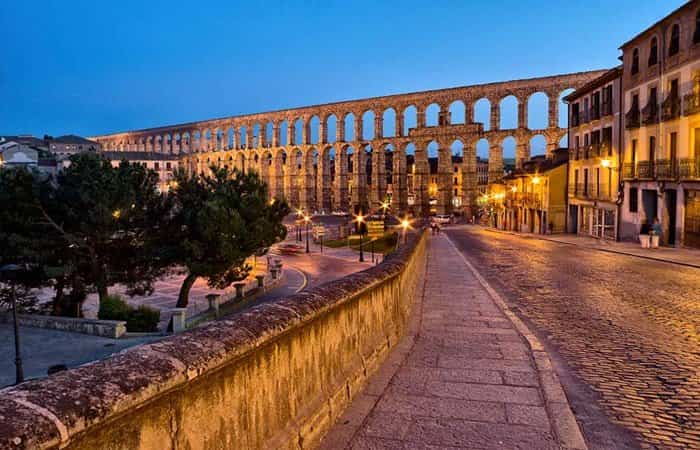 acueducto-de-segovia-viajes-con-ninos Lugares para ir con niños. El Acueducto de Segovia y el arriero Claudio