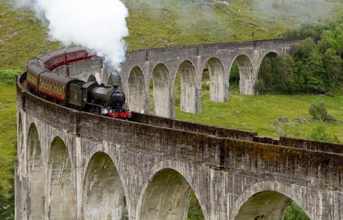 expreso-de-hogwarts-escocia Turismo cinematográfico. El tren de Hogwarts en un puente de Escocia