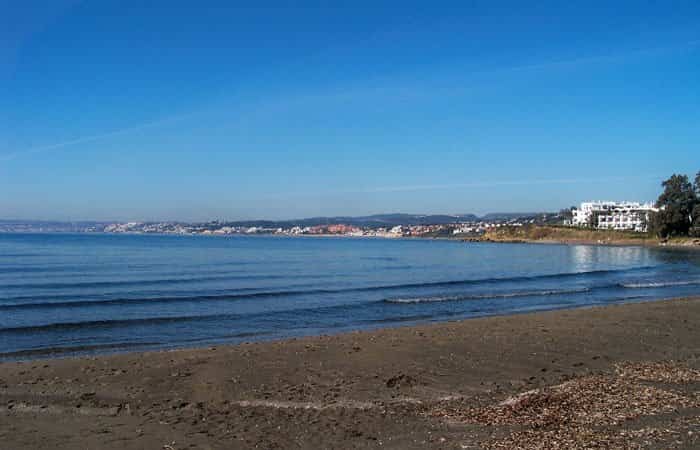 Playa del Cristo en Estepona, Málaga