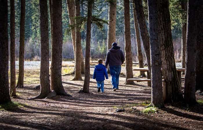 Estar en contacto con la naturaleza durante la infancia fortalece el sistema inmunológico de los niños