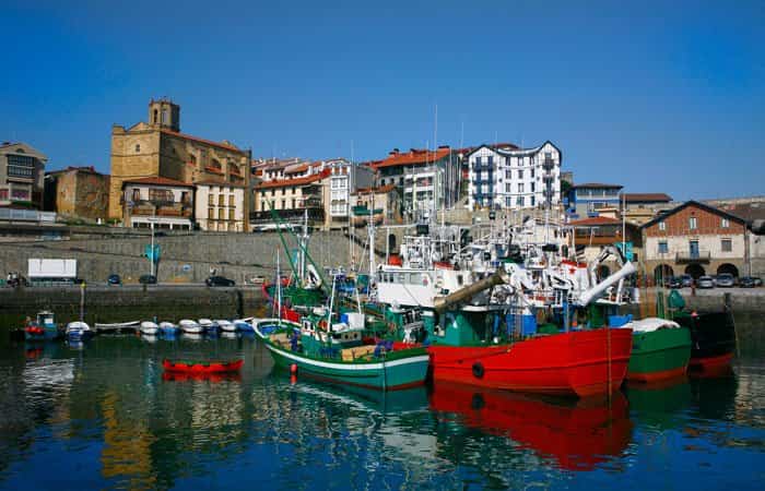 Pueblo pesquero de Guetaria en Guipúzcoa