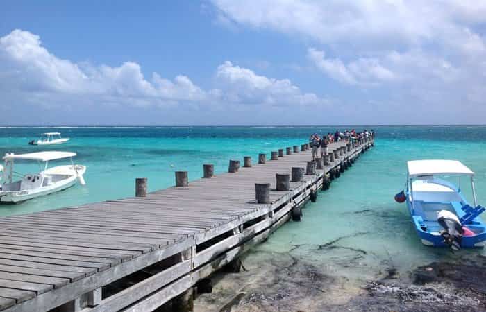 Riviera Maya Muelle de Puerto Morelos, lugar donde se embarcan los turistas para visitar el arrecife de coral