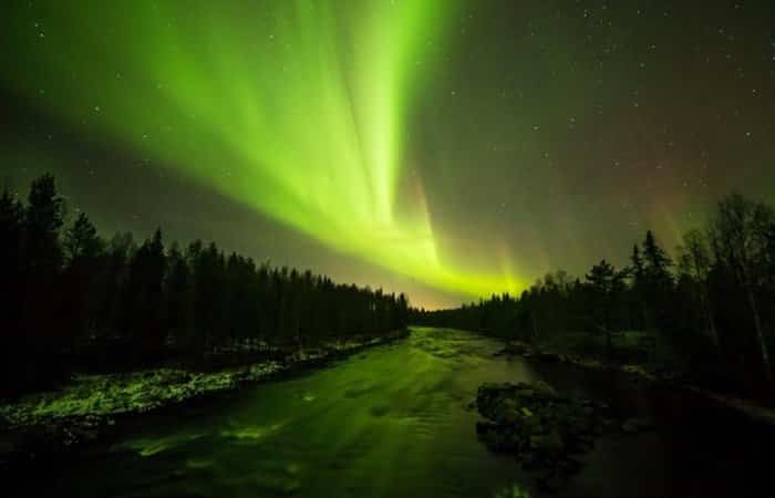 destinos-exoticos-y-seguros-laponia-auroras-boreales La Laponia Finlandesa es uno de los destinos exóticos y seguros que más gustará a vuestros hijos. Es el hogar de Santa Claus