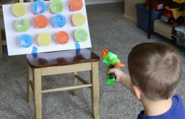 juegos con pistolas de agua: tiro al blanco con vasos juegos con pistolas de agua com premio