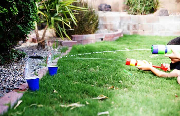 juegos con pistolas de agua da en la diana y llena el vaso juegos con pistolas de agua en el exterior