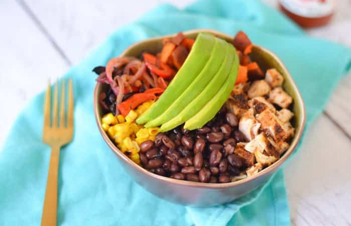 Burrito en plato con frijoles Burrito en plato con frijoles