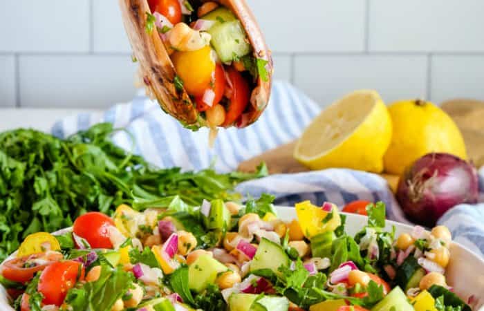 ensalada de garbanzos Menú semanal para el verano: ensalada de legumbres con hortalizas