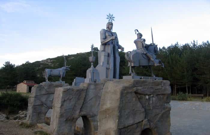 Monumento en el nacimiento del Río Tajo turismo rural