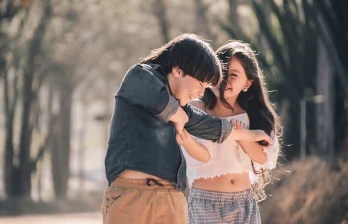 Qué hacer cuando un hijo trae buenas notas y otro malas