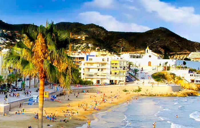 Playa Sant Sebastià en Sitges, Barcelona
