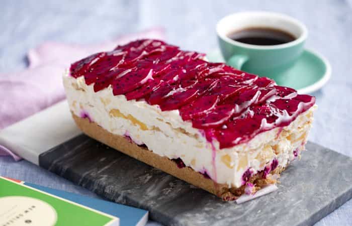 tarta con fruta del dragón tarta con fruta del dragón