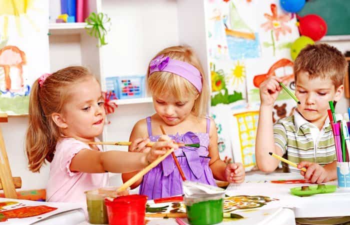 Actividades extraescolares artísticas para los más creativos Las actividades extraescolares: pintura