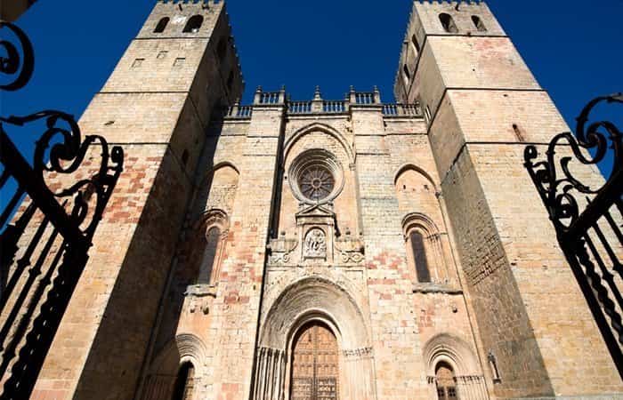 Catedral de Sigüenza, Guadalajara Sigüenza, Guadalajara. Fachada de la catedral