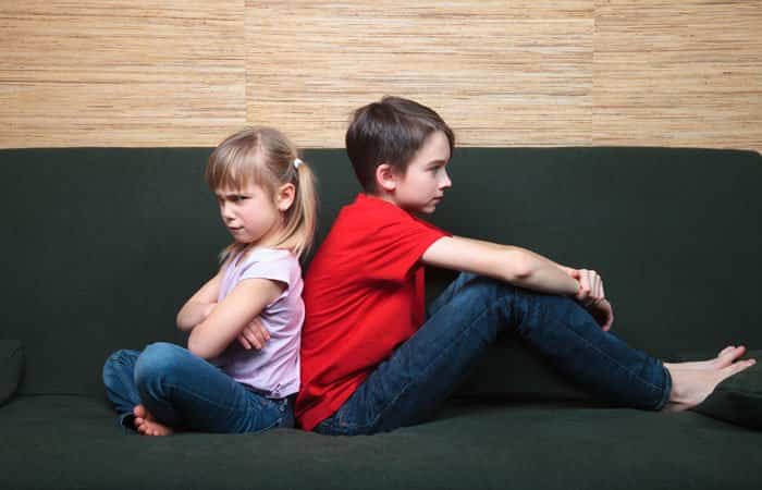 Cómo influye el favoritismo con uno de los hijos en el resto de hermanos Favoritismo