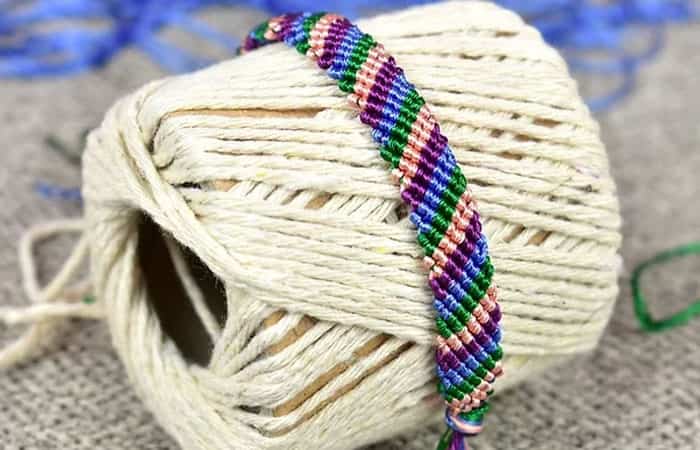pulsera-de-la-amistad-con-nudos Bisutería y pulseras: pulsera de hilos