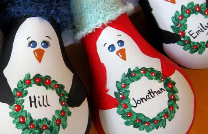 adornos de Navidad con material reciclado como bombillas adornos de Navidad con material reciclado como bombillas