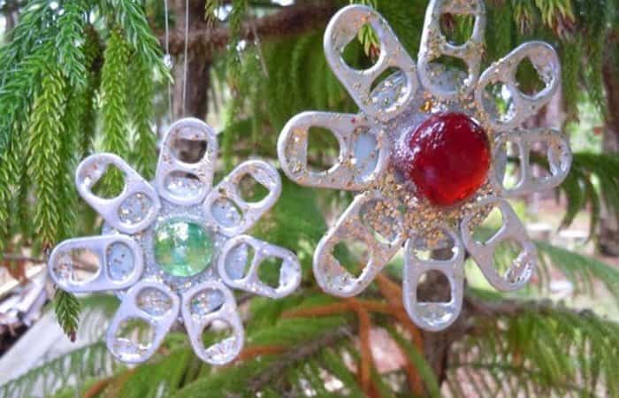 adornos de Navidad con material reciclado como latas de bebida adornos de Navidad con material reciclado como latas de bebida