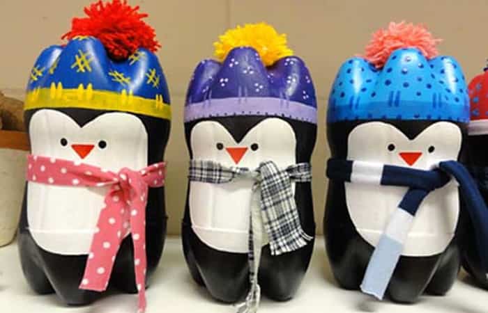 Adornos de navidad con material reciclado con forma de pingüino Adornos de navidad con material reciclado con forma de pingüino