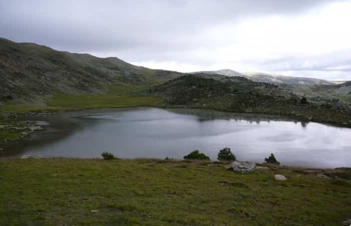 La Laguna Negra es la protagonista de numerosos relatos e historias debido a su aspecto misterioso y oscuro Laguna Negra, Soria