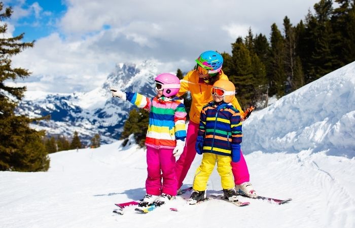 Apps útiles para viajar a la nieve: familia en la nieve
