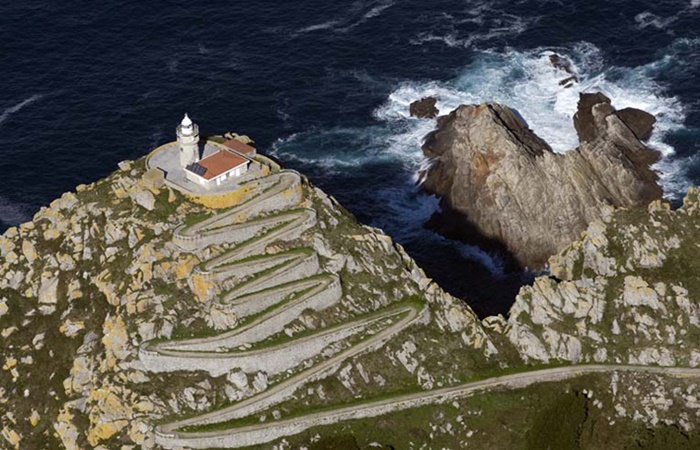 Las Islas Cíes han sido elegidas por The New York Times como destino al que viajar en 2022 Destinos españoles que recomienda The New York Times: Islas Cíes. Vista aérea del faro