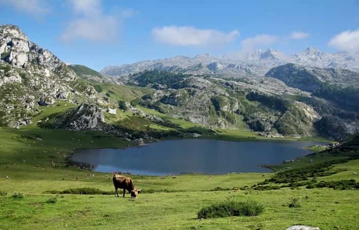 destinos españoles que the new york times recomienda: Covadonga, Asturias destinos españoles que the new york times recomienda: lagos de Covadonga