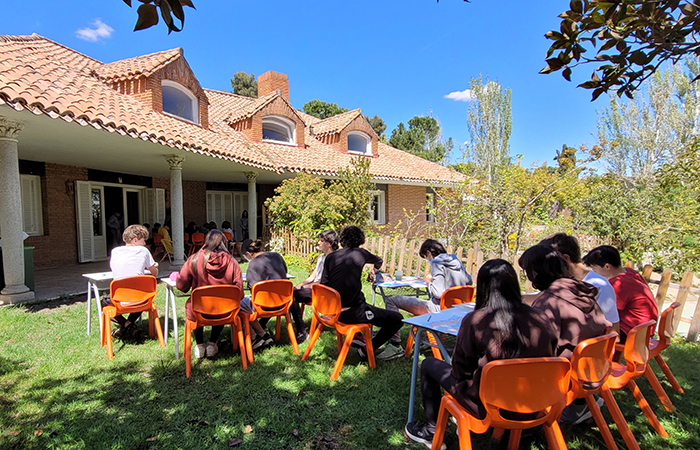 Actividades al aire libre en el jardín del colegio Ingenio Colegio Ingenio: la importancia del contacto con la naturaleza