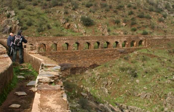Puentes increíbles en rutas de senderismo por desfiladeros y cañones Puentes increíbles en rutas de senderismo por desfiladeros y cañones
